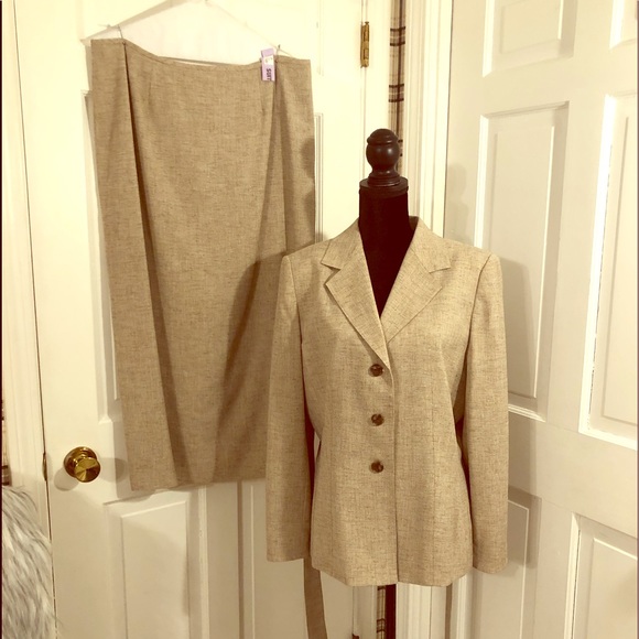 LeSuit Womenβs 2 Piece Suit - Picture 1 of 8
